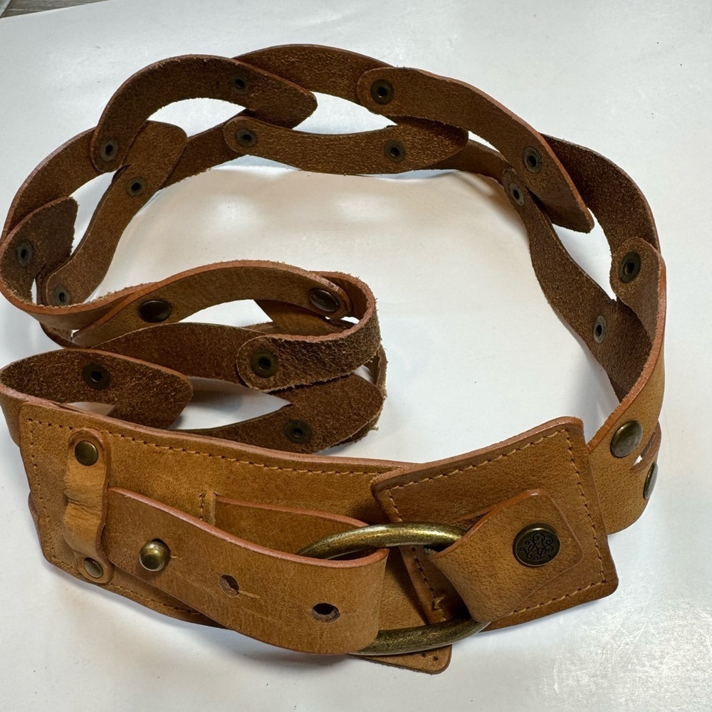 Jessica Simpson open weave leather light brown belt size M/L